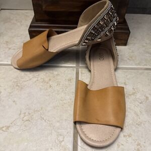 CATO Sandals Womens 9 Casual Comfort Slip On Rounded Beaded Flats Beige Leather